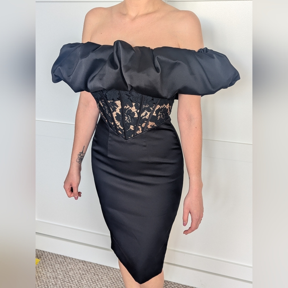 Lavish Alice Black Off-Shoulder Dress Size 4